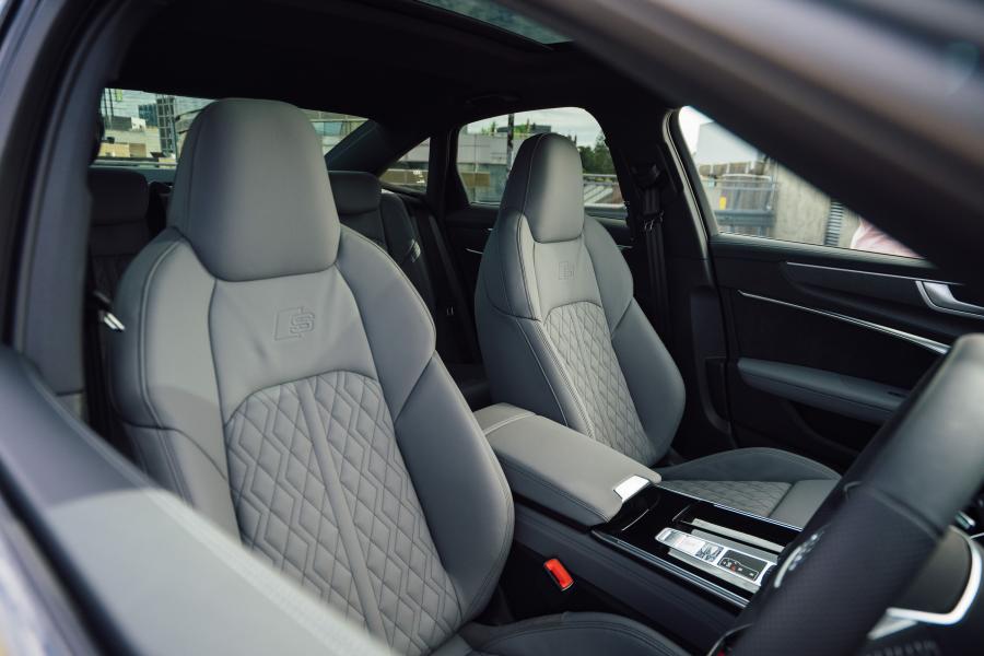 Интерьер Audi S6 Sedan TFSI (C8) 2020 года  (AU) (фото 14 из 35)